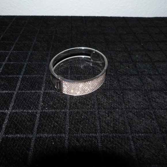 Swarovski Crystal INTERVALLE Wide Bangle Bracelet Size M - Picture 2 of 5